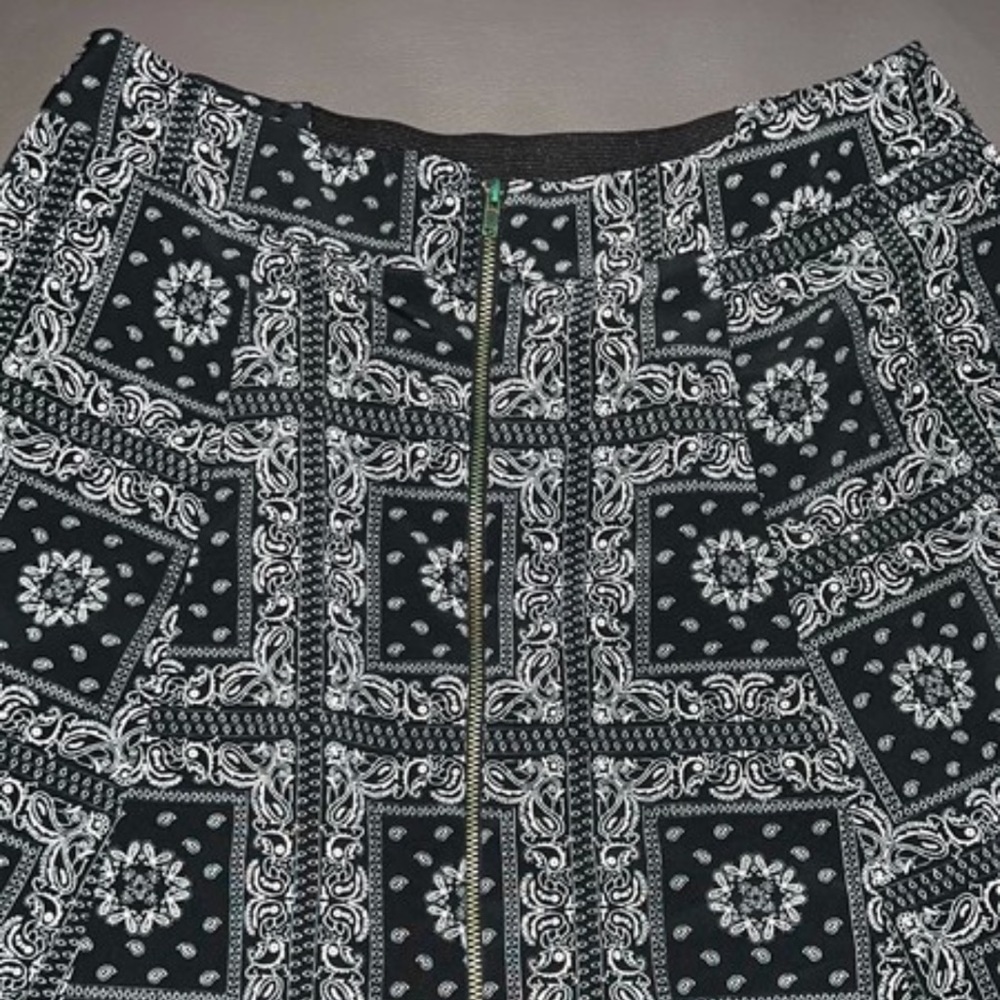- Cooperative Paisley Black White Mini Skirt Large
